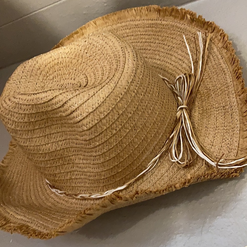 Two straw hats - Picture 4 of 4
